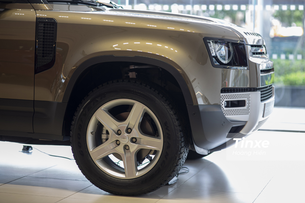 Đ&aacute;nh gi&aacute; Land Rover Defender 90 - Khoảng s&aacute;ng gầm đạt mức 216mm