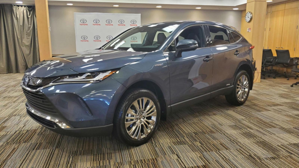 Toyota Venza 2021 về Việt Nam qua đường nhập khẩu tư nh&acirc;n được ch&agrave;o b&aacute;n với gi&aacute; l&ecirc;n tới 3,6 tỷ đồng.