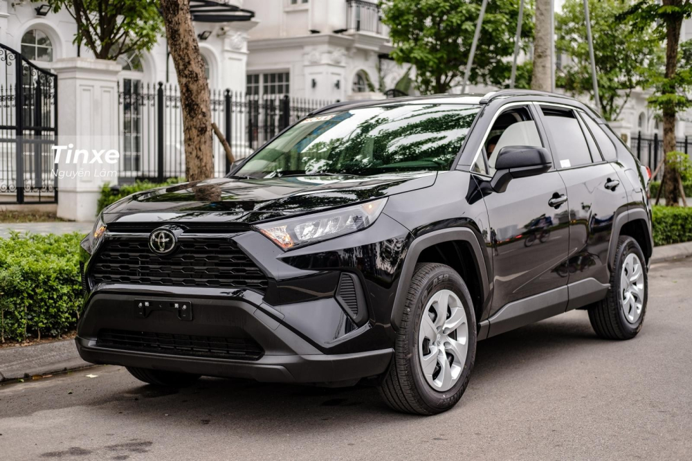 Toyota RAV4 LE 2020 từng được đưa về Việt Nam theo y&ecirc;u cầu của kh&aacute;ch đặt h&agrave;ng.
