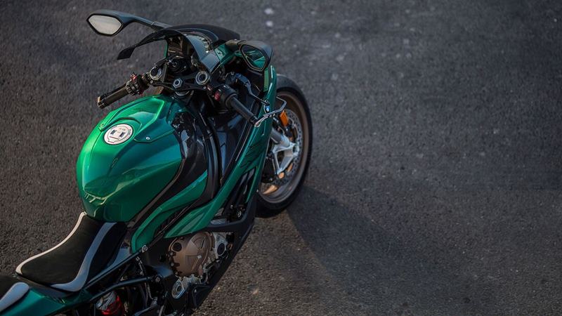 Màu xanh trên BMW S1000RR Isle of Man Edition cực kỳ quyến rũ