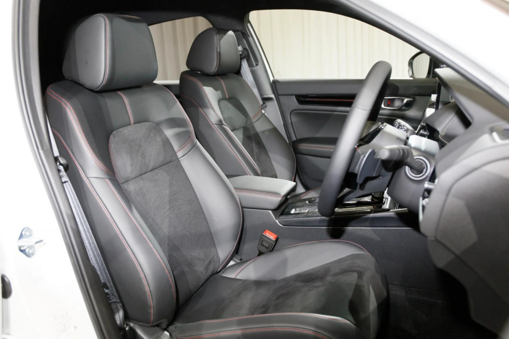 Hàng ghế trước của Honda Civic Hatchback 2022