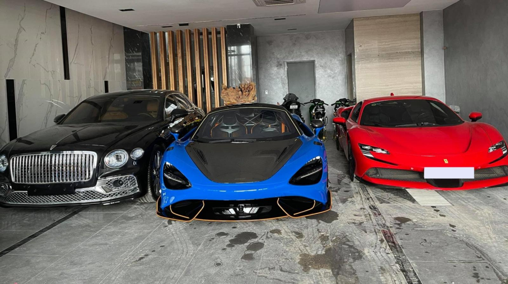 Từ trái qua là Bentley Flying Spur V8 First Edition, McLaren 765LT và Ferrari SF90 Stradale, garage này sắp có thêm Lamborghini Aventador SVJ