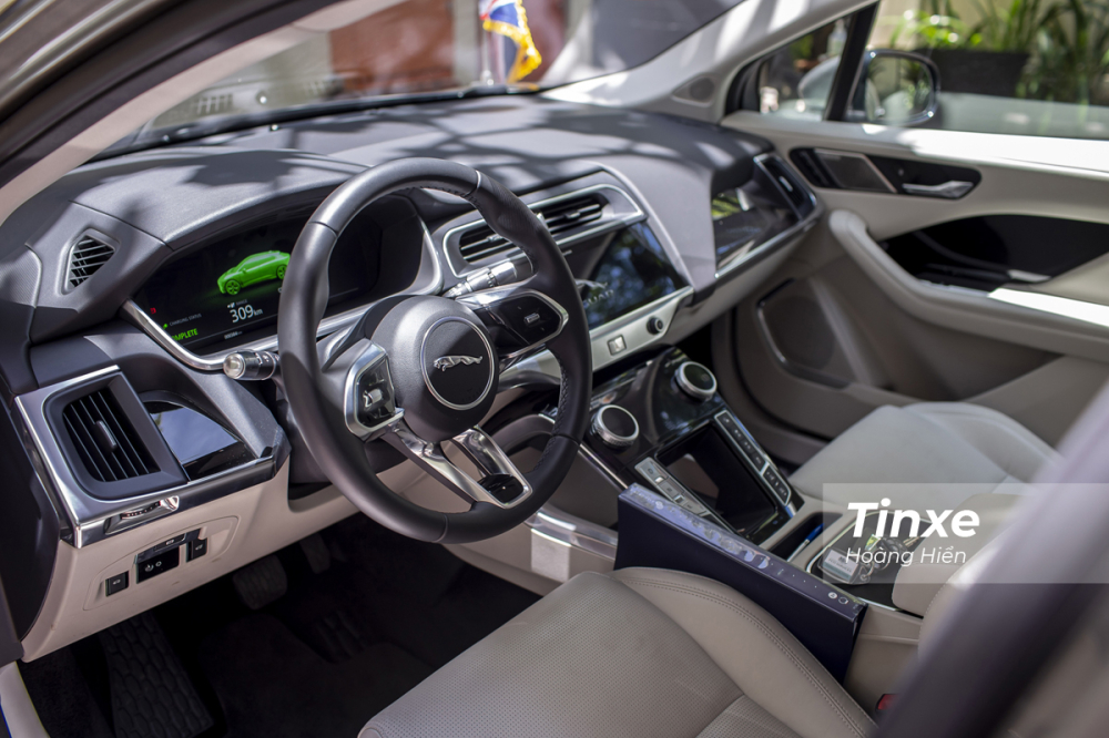 Không gian nội thất hiện đại bên trong Jaguar i-Pace. Không gian nội thất hiện đại bên trong Jaguar i-Pace.