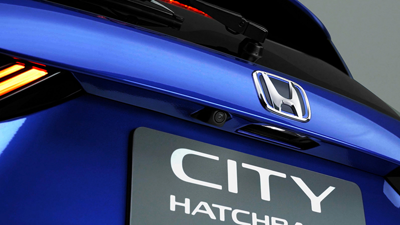 Honda City Hatchback e:HEV RS c&oacute; logo m&agrave;u xanh dương