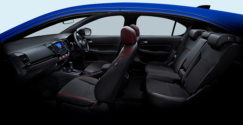 Honda City Hatchback e:HEV RS c&oacute; cửa gi&oacute; điều h&ograve;a h&agrave;ng ghế sau