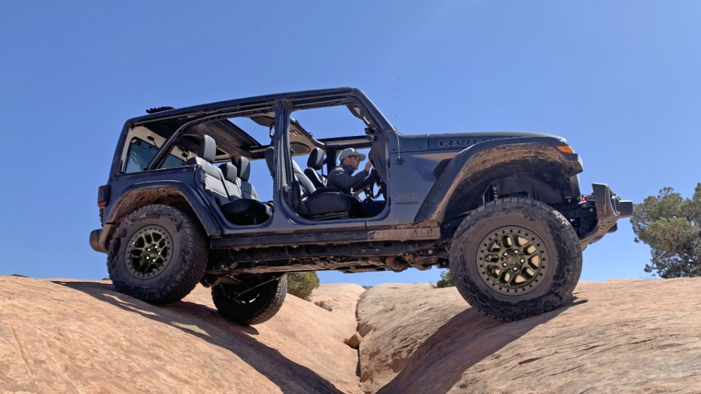 Jeep Wrangler Xtreme Recon Package được trang bị lốp 35 inch
