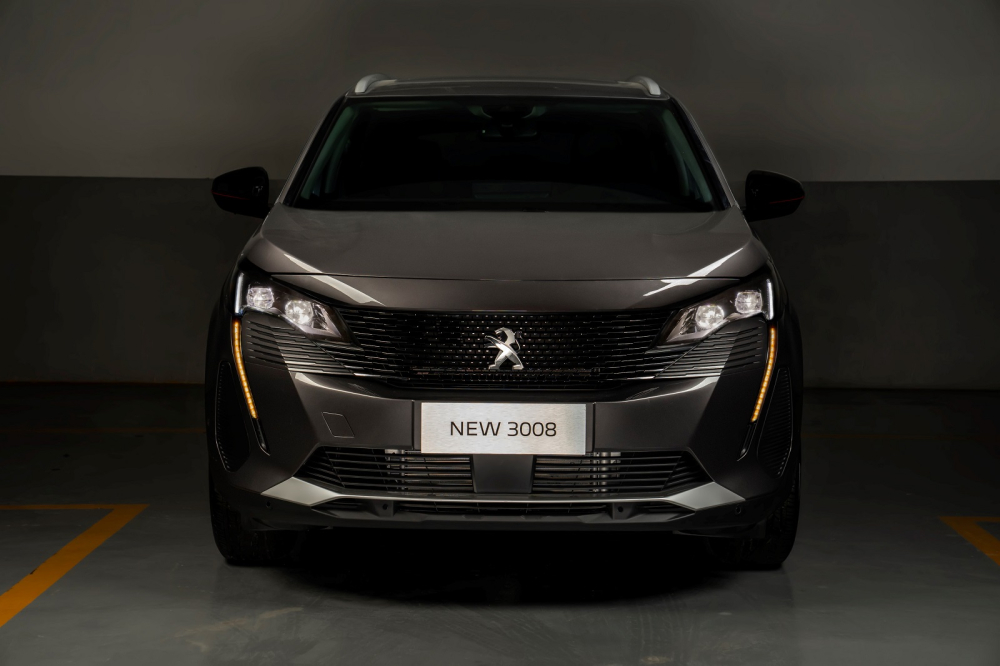 Kích thước tổng thể của Peugeot 3008 AL 2021 là 4.510 x 1.850 x 1.662 (D x R x C).