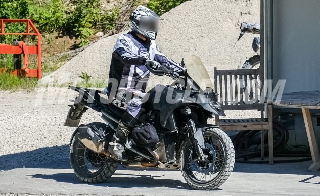 BMW R1300GS được thiết kế lại thân vỏ