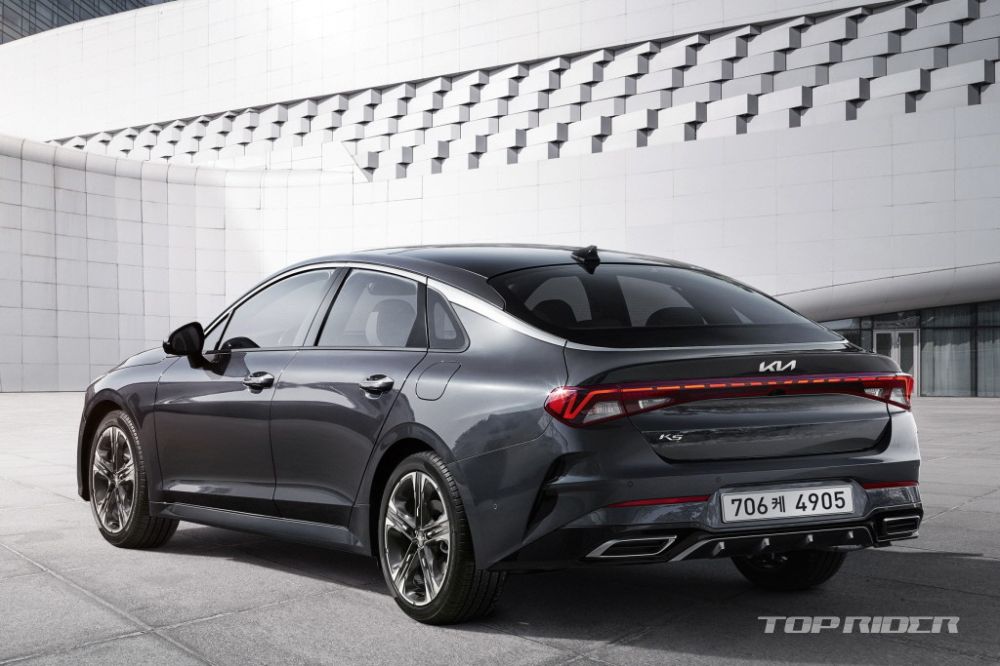 Kia K5 2022 được bổ sung logo mới