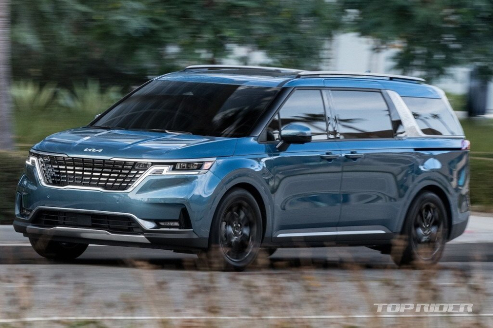Sedona 2022 được bổ sung logo mới của h&atilde;ng Kia