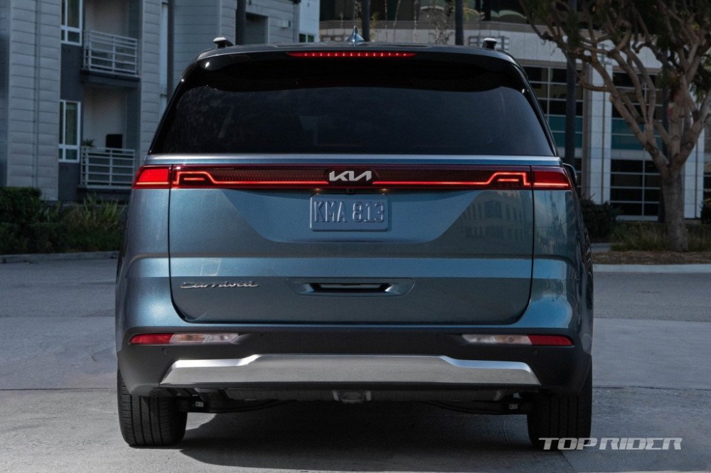 Kia Sedona 2022 c&oacute; nhiều cảm biến đỗ xe hơn trước