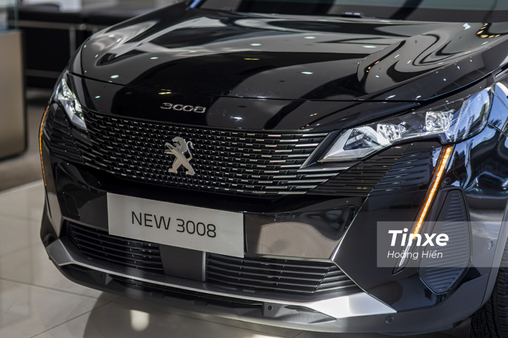 Phần đầu xe ho&agrave;n to&agrave;n mới của Peugeot 3008 facelift 2021.