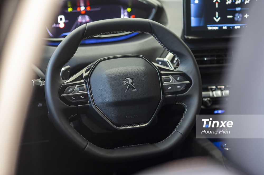 V&ocirc;-lăng nhỏ gọn v&agrave; l&agrave;m v&aacute;t l&agrave; điểm g&acirc;y ấn tượng của Peugeot 3008.