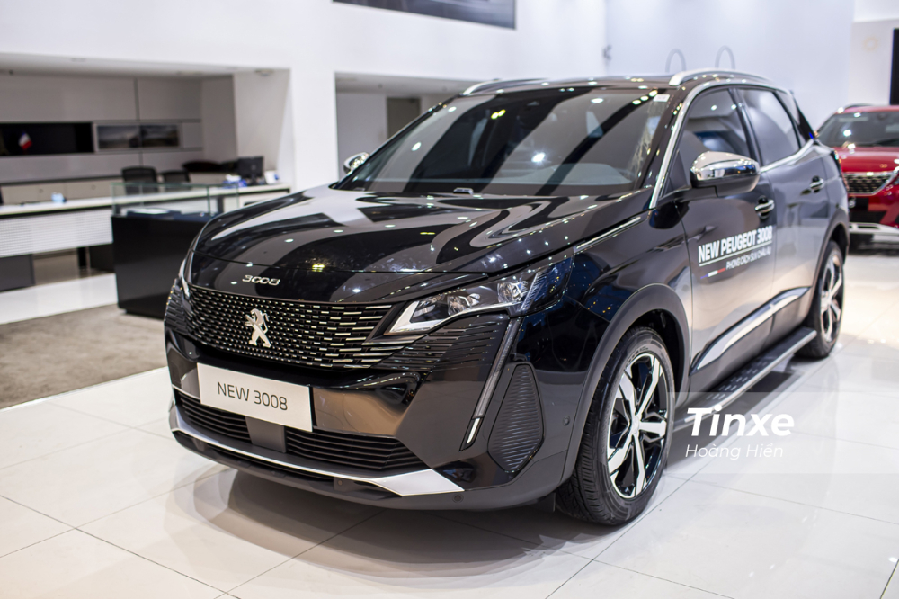 Nh&igrave;n từ ngang h&ocirc;ng xe th&igrave; Peugeot 3008 mới kh&ocirc;ng c&oacute; qu&aacute; nhiều sự thay đổi.