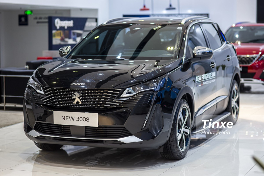 Peugeot 3008 2021 vẫn được lắp r&aacute;p trong nước v&agrave; b&aacute;n ra với 2 phi&ecirc;n bản AT v&agrave; AL như trước đ&acirc;y.