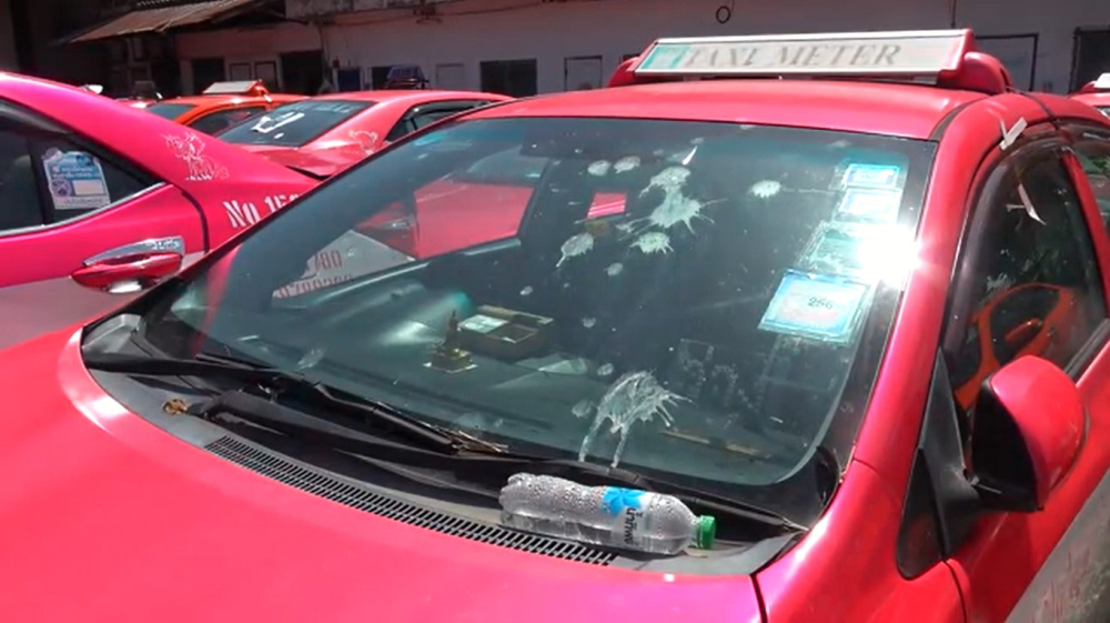 Những chiếc taxi bị hư hỏng v&igrave; nằm ngo&agrave;i trời trong thời gian d&agrave;i