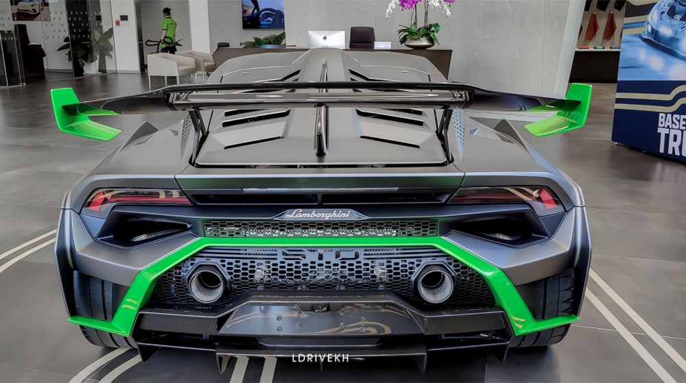 Thiết kế đu&ocirc;i si&ecirc;u xe Lamborghini Huracan STO