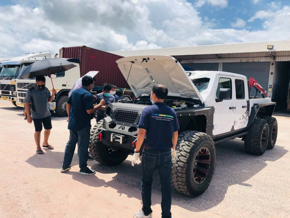 Khủng long Apocalypse HellFire 6x6 về Campuchia, bản độ xe Jeep dành cho giới siêu giàu