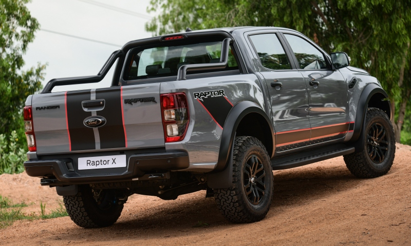 Ford Ranger Raptor X 2021 có những đường kẻ trên cửa thùng sau Ford Ranger Raptor X 2021 có những đường kẻ trên cửa thùng sau