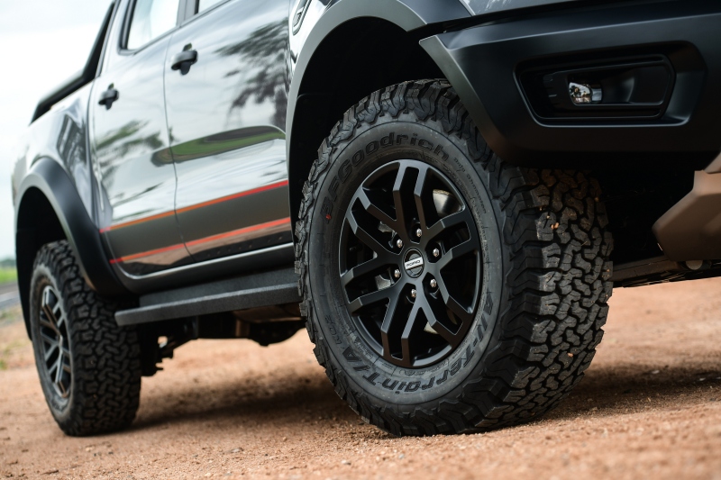Ford Ranger Raptor X 2021 có nhiều chi tiết ngoại thất sơn màu đen Ford Ranger Raptor X 2021 có nhiều chi tiết ngoại thất sơn màu đen