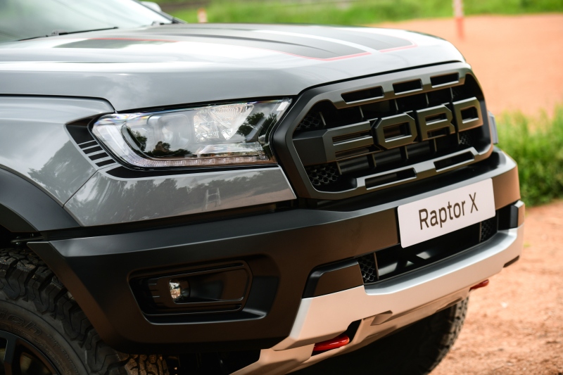 Ford Ranger Raptor X 2021 có nhiều chi tiết ngoại thất sơn màu đen Ford Ranger Raptor X 2021 có nhiều chi tiết ngoại thất sơn màu đen