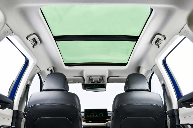 Người l&aacute;i Haval H6 2021 c&oacute; thể d&ugrave;ng ứng dụng tr&ecirc;n điện thoại th&ocirc;ng minh để đ&oacute;ng cửa sổ trời
