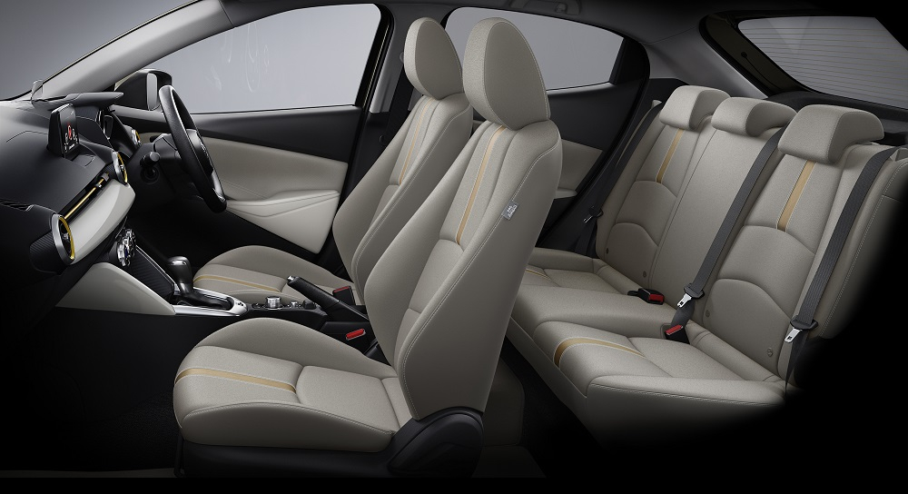 Mazda2 2021 c&ograve;n c&oacute; sạc điện thoại th&ocirc;ng minh kh&ocirc;ng d&acirc;y Qi t&ugrave;y chọn mới
