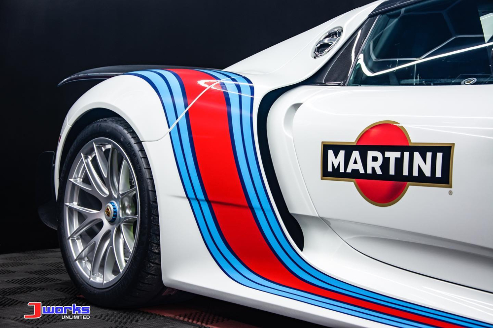Bộ áo Martini mang đến ngoại hình bắt mắt hơn cho Posche 918 Spyder Bộ áo Martini mang đến ngoại hình bắt mắt hơn cho Posche 918 Spyder