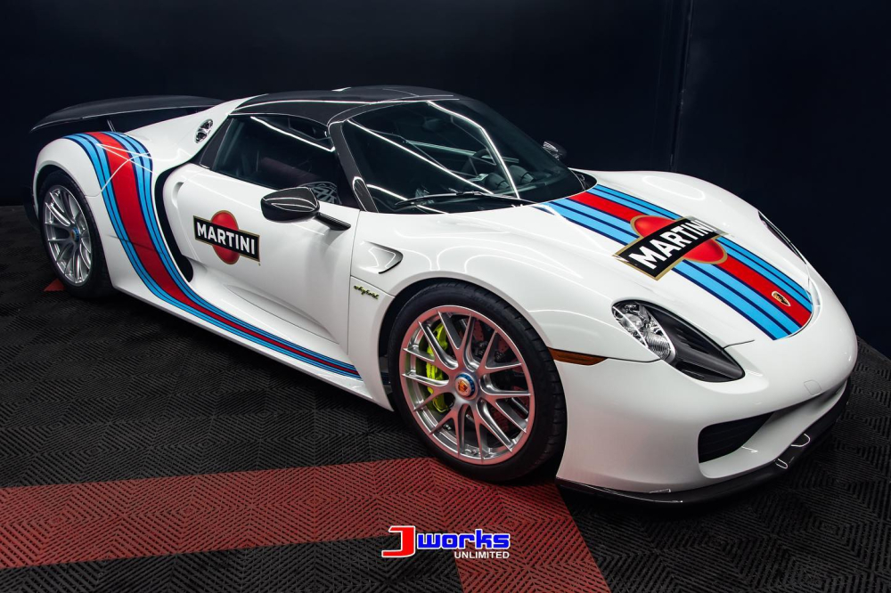 Porsche 918 Spyder với bộ cánh Martini của đại gia Philippines Porsche 918 Spyder với bộ cánh Martini của đại gia Philippines