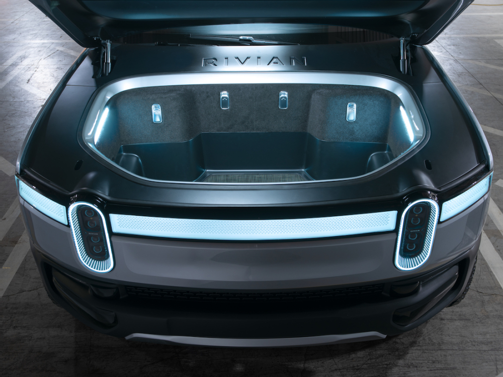Cốp chứa đồ bên dưới nắp ca-pô của Rivian R1T