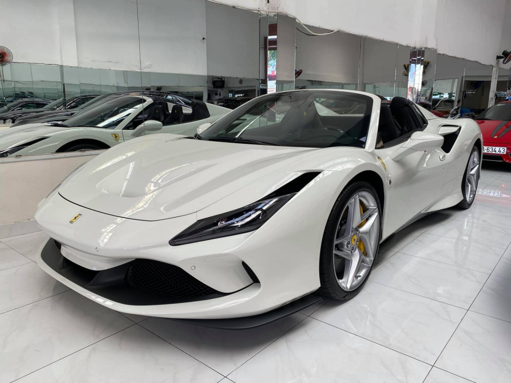 Đ&acirc;y l&agrave; 1 trong 3 chiếc xe Ferrari F8 Spider tại Việt Nam