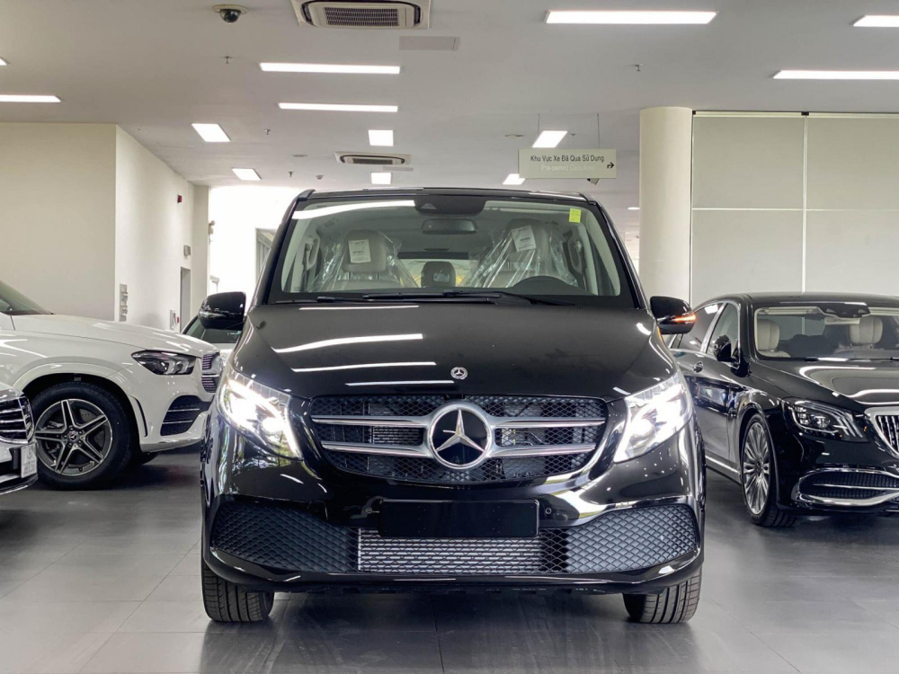 Chiếc xe Mercedes-Benz V-Class màu đen này được Cường Đô-la mua tặng cho Subeo