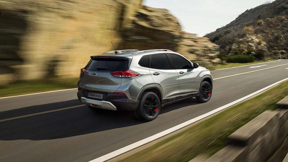 Thiết kế b&ecirc;n sườn v&agrave; đằng sau của Chevrolet Tracker 2021