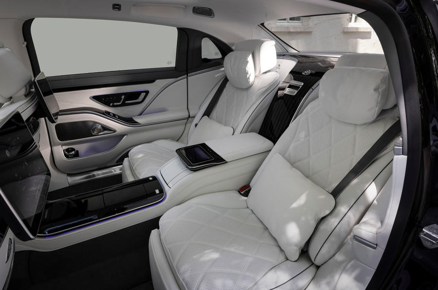 2 ghế thương gia ph&iacute;a sau của Mercedes-Maybach S 680 4Matic First Class 2021