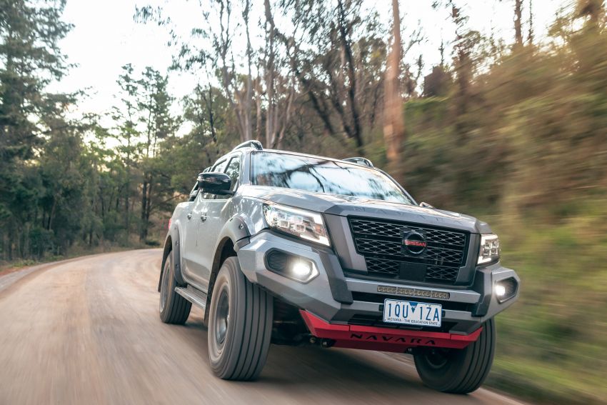 Nissan Navara Pro-4X Warrior 2021 có thanh bảo vệ cản trước hầm hố