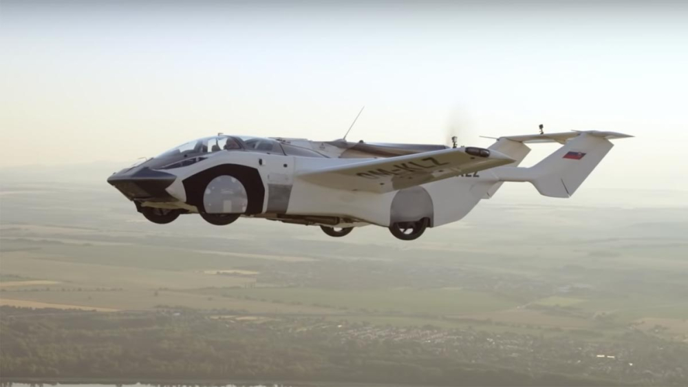 Hình ảnh xe bay AirCar trên không trung