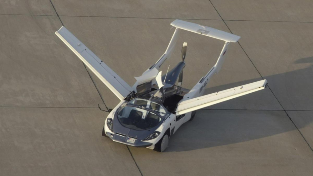 Hai cánh bên và đuôi của AirCar có thể thu gọn lại