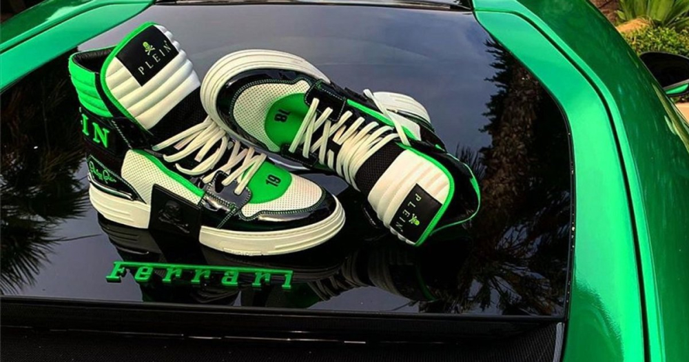 Đăng ảnh chụp gi&agrave;y tr&ecirc;n si&ecirc;u xe Ferrari, nh&agrave; thiết kế thời trang Philipp Plein bị kiện