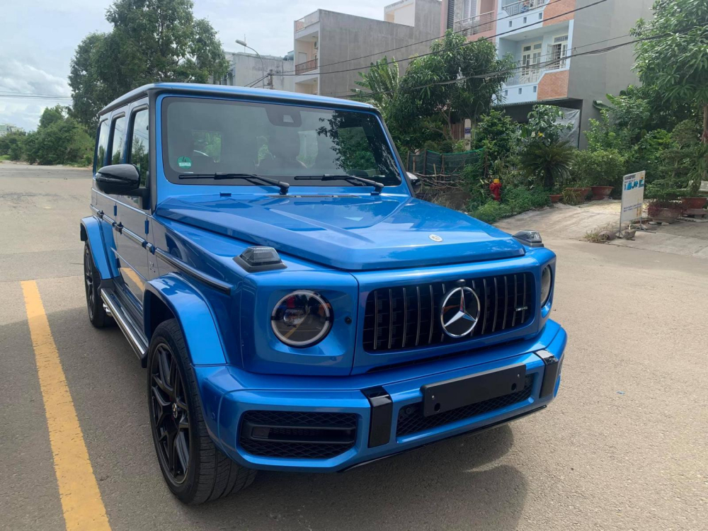 Đây hiện là 1 trong 3 chiếc SUV đang có mặt trong garage của chủ vườn lan đột biến ở Củ Chi