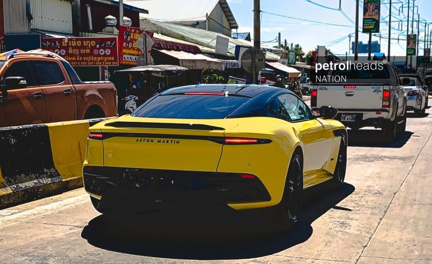 Aston Martin DBS Superleggera tr&ecirc;n đường phố Campuchia