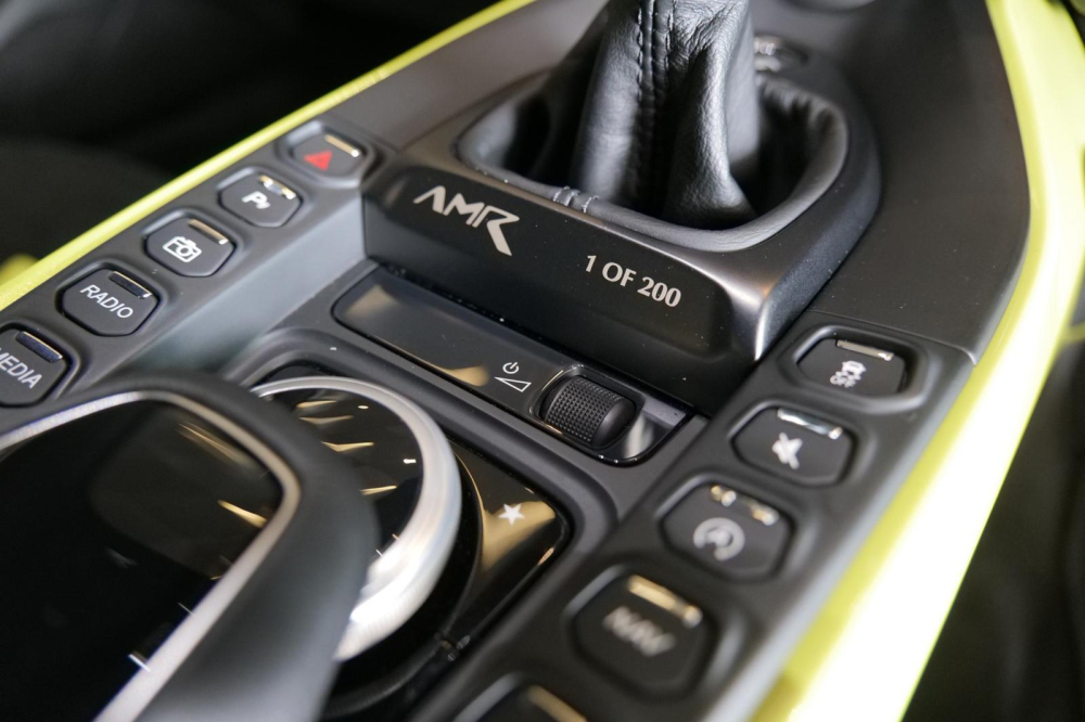 Aston Martin Vantage AMR chỉ c&oacute; 200 chiếc tr&ecirc;n thế giới v&agrave; sử dụng hộp số s&agrave;n