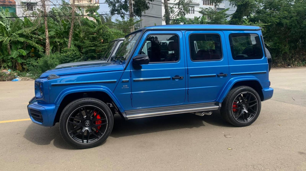 Xe sở hữu bộ áo xanh Brilliant Blue Metallic