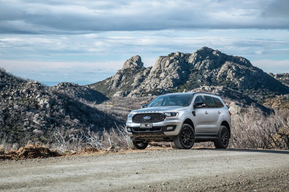 Sở hữu hệ dẫn động 2 cầu c&ugrave;ng khoảng s&aacute;ng gầm lớn, Ford Everest cũng c&oacute; khả năng tham gia v&agrave;o bộ m&ocirc;n off-road.