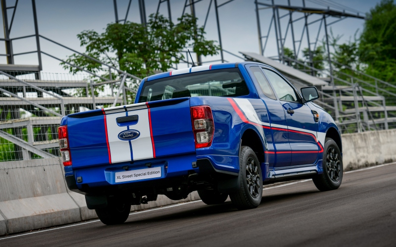 Ford Ranger XL Street 25th Anniversary Edition 2021 sở hữu m&agrave;u sơn như xe đua