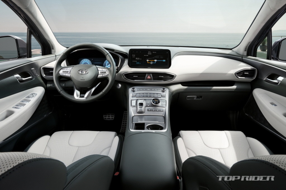 Hyundai Santa Fe Hybrid 2022 c&ograve;n c&oacute; 2 cấu h&igrave;nh nội thất 5 chỗ v&agrave; 7 chỗ