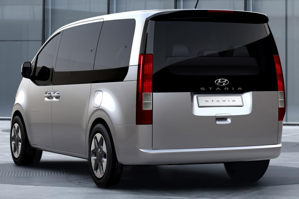 Thiết kế b&ecirc;n sườn v&agrave; đằng sau của Hyundai Staria 2021 bản cấp thấp