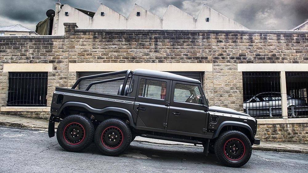Phía sườn của Kahn Flying Huntsman 6x6