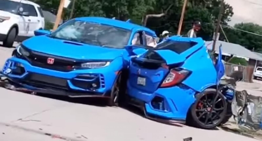 Chiếc Honda Civic Type R hư hỏng hoàn toàn sau vụ tai nạn
