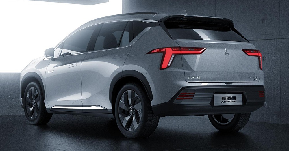 Mitsubishi Airtrek EV 2022 nhìn từ đằng sau