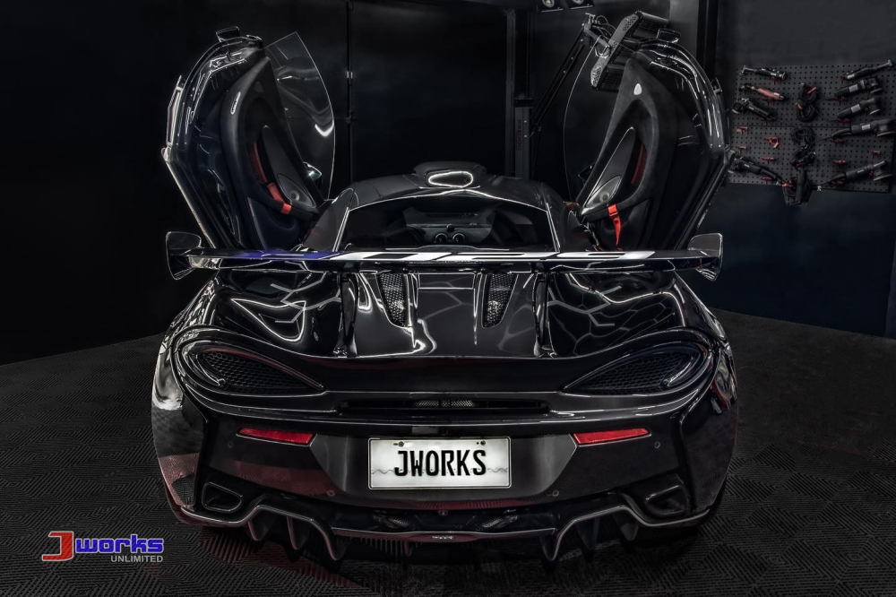Thiết kế đuôi xe McLaren 620R